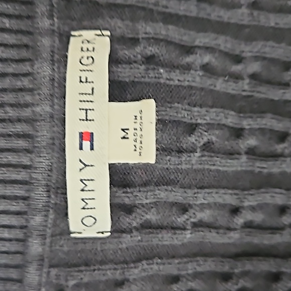 Tommy Hilfiger v-neck cable sweater - Picture 7 of 8